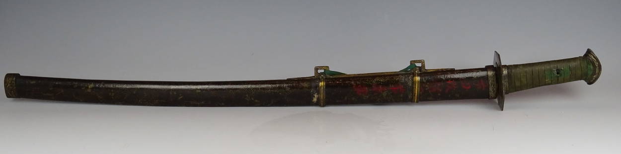 Metal sword: Chinese metal sword with sheath - Marked Ca. 1900. Length 87 cm. Good condition. Some traces of use.