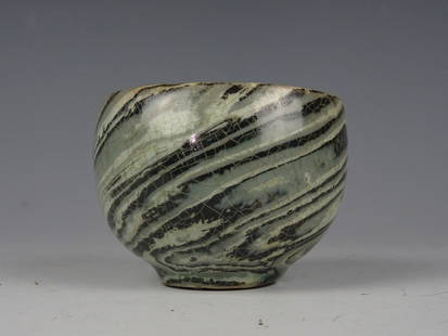 Korean porcelain cup: Rare fine Korean porcelain cup with Spiral pattern - Koryeo dynasty - Height: 6 cm, 8 cm. Private collection. In good condition. Just some traces of use. No chips,hairline or restorations.