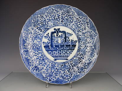 Porcelain charger: Large Chinese porcelain Blue and White charger with flowers - Kangxi. Diameter 35 cm. Some small frits at the rim.