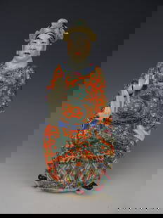 Porcelain statue: Chinese porcelain statue of the figure - 19th century. Height 31 cm. Good condition. Small chips at the finger.