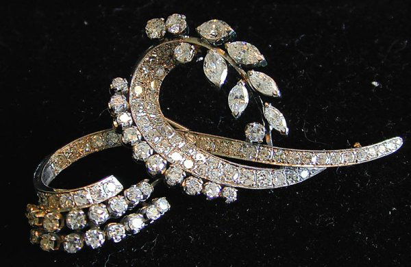 IMPRESSIVE DIAMOND & 14KT WHITE GOLD BROOCH: Circa 1950s swirl design measuring 3.5" in length designed w/ approximately 1.5ct tw. pear shape diamonds & 3.5ct tw. round diamonds, 10.2 dwt.