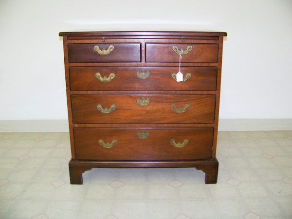 Early Kittinger Williamsburg 5 Drawer Chest: Great chest with 5 drawers 2 smaller drawers and 3 long drawers with pull out shelf, Bracket feet in a Magh. finish. Stands 30" tall app. 30" wide and 17 3/4" deep.