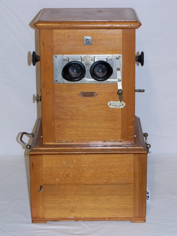 Taxiphote Stereoscope by Richard, French, 1920's: Taxiphote Stereoscope by Richard, French, early 20th Century. Taxiphote Stereoscope by Richard, French, early 20th Century, polished cabinet viewer for 45 x 107mm. stereo slides, with rack and pinion 