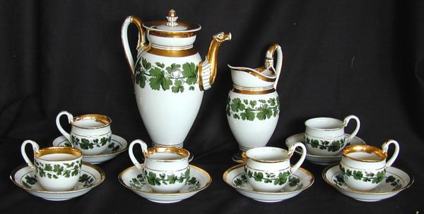 MEISSEN 19th C. Coffee set "Full Green Vine": This wonderful 19th C. MEISSEN porcelain coffee / tea set is in the Full Green Vine pattern with WIDE gold rim. It consists of a coffee pot, creamer and 6 cups and saucers