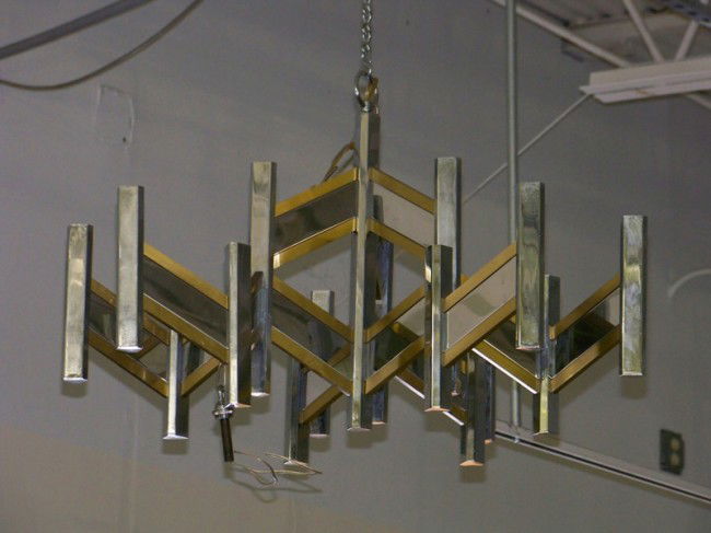 Modern Scolari / Lightolier Brass & Chrome Chande: Modern Scolari / Lightolier Brass & Chrome Chandelier, with 15 lights , all brass and chrome.19" tall and 29" across.