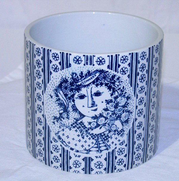 Nymolle M. Century Bjorn Wiinblad Danish Ice Bucket: Nymolle M. Century Bjorn Wiinblad Danish Ice Bucket / Planter. Stands 5 1/4" tall and 5 3/4" across top. Stamped on base Nymolle Denmark Artists Bjorn Wiinblad and # 3024 - 699