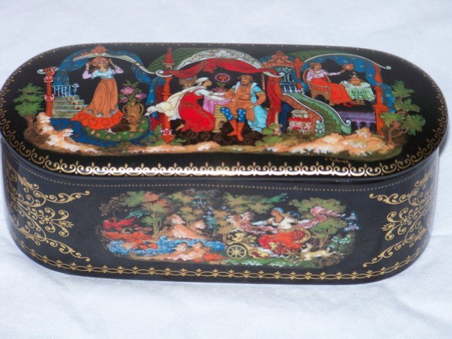 Russian Hand Painted Signed Porcelain Dresser Box: Russian Hand Painted Signed Porcelain Dresser Box. Great detail to this box. 6" long and 2 1/2" wide and 2 1/4".