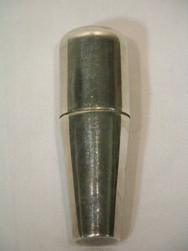 19th C. English Sterling Hallmarked Portable Sewi: 19th C. English Sterling Hallmarked Portable Sewing Kit.Outer cover hallmarked for Collins & Cook 1873 Birmingham. Thimble hallmarked for Henery Griffith & Sons.Has thread spool also.