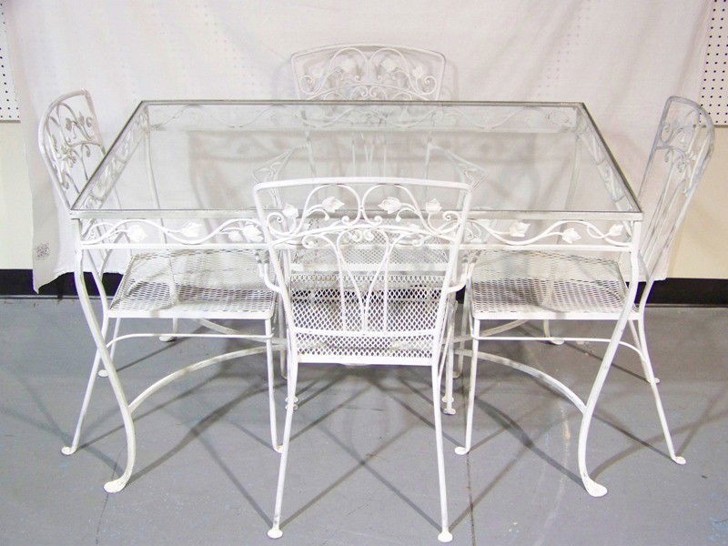 Vintage Iron Spoon Footed Garden Table & 4 Chairs: Vintage Woodard Style Iron Spoon Footed Table & 4 Chairs. Has a leaf and berry design. 2 arm chairs and 2 side. Table is 48 1/2" long 32 1/2" wide and 29 1/4" tall.