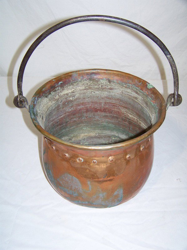 Large Antique Copper Dovetailed Iron Handle Kettle: Large Antique Copper Dovetailed Iron Handle Kettle. Kettle is app. 8 5/8" tall and 10 3/4" across top and 16" tall to top of handle.