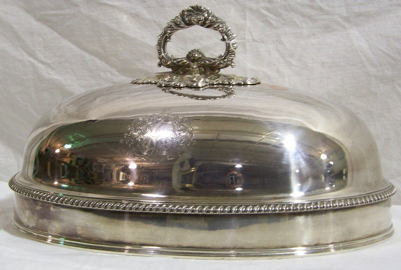 19th C. Matthew Boulton Sheffield Cover W/ Crest: Fine 19th C. Matthew Boulton Sheffield Cover W/ Crest. Great meat cover with crest on front with a ornate handle and also hallmarked on inside of cover.16" wide and app. 12 1/4" deep.