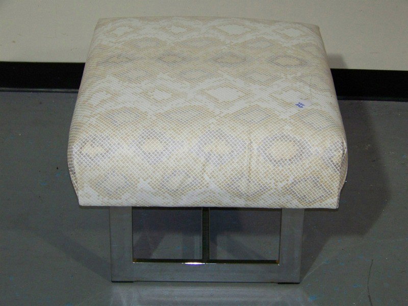 Modern Milo Baughman Chrome Based Ottoman: Modern Milo Baughman Style Chrome Based Ottoman.Has chrome lags with center support.App. 15" tall 28" wide and 25" deep.