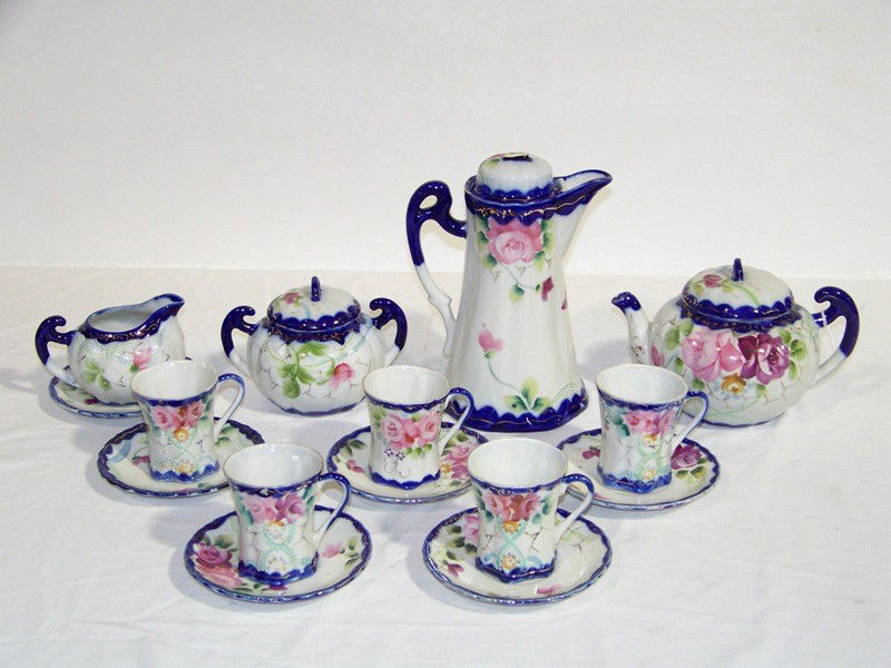 Vintage Nippon Hand Painted Imari Tea Set: Vintage Nippon Hand Painted Imari Tea Set. Has large 8 1/2" tall coffee pot(has loss to top finial),Creamer & sugar,5 1/2" lidded tea pot,6 sacuers and 5 cups.
