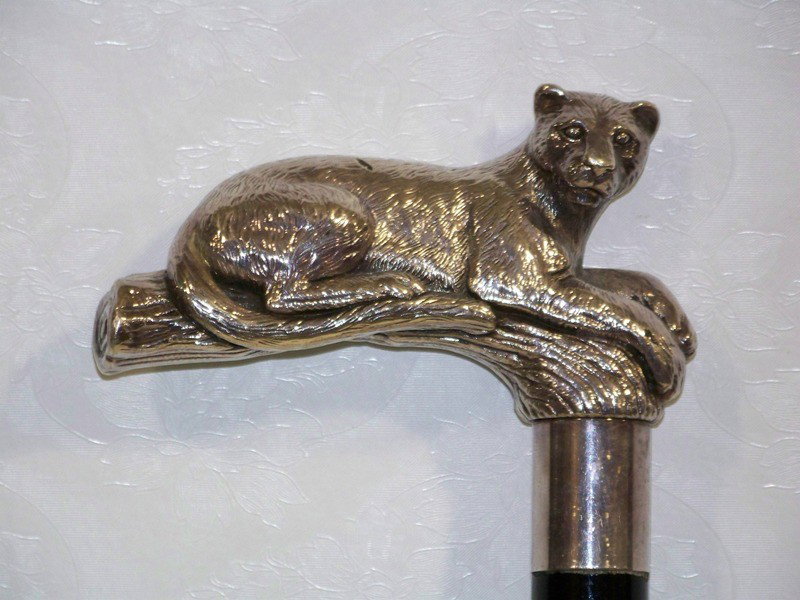 Antique Sterling Mountain Lion Top Walking Stick: Antique Sterling Mountain Lion Top Walking Stick.Has a wonderful Mountain Lion top on Cain with a black lacquer wooden base. App. 36 1/4" tall.
