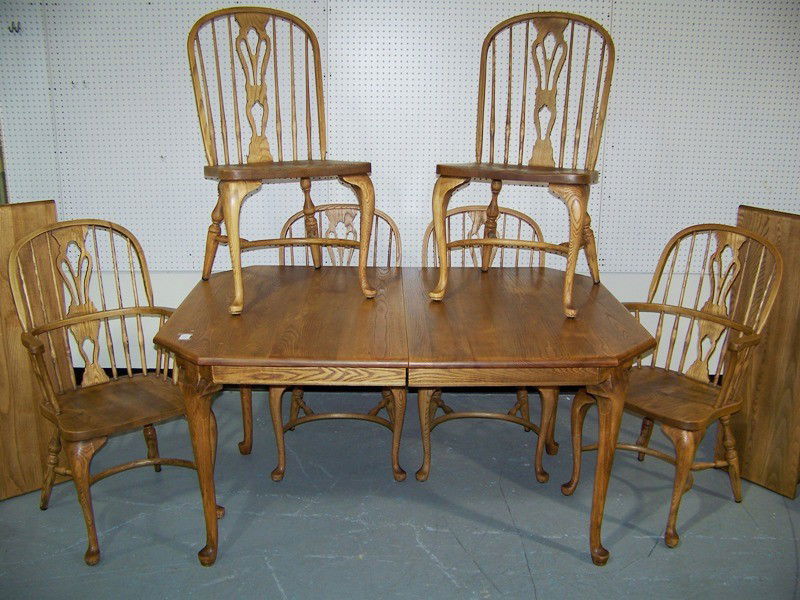 Vintage Nichols & Stone Solid Oak Dining Table & 6: Vintage Nichols & Stone Solid Oak Dining Table & 6 Chrs. Great dining table with 6 chairs 4 side & 2 arm chairs, also has 2- 13 1/2" leafs. Table is app. 58 1/2" long 41 1/2" wide and 29 1/2" tall.