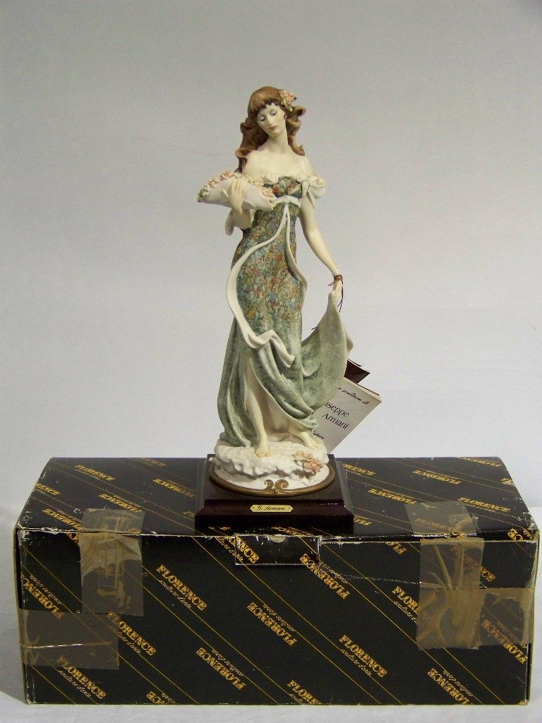 Giuseppe Armani Artist Signed Collector Society Fi: Giuseppe Armani Artist Signed Collector Society Figure.Of a lovely Lady with flower basket, comes with a original box,also has paper work.Figure is signed. Figure is app.14" tall.