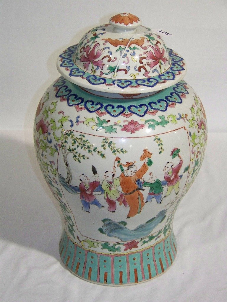 Vintage Hand Painted Chinese Temple Jar with Bats : Vintage Hand Painted Chinese Temple Jar with Bats & Figures. Stands app.17 1/2" tall with lid and app.12" across.