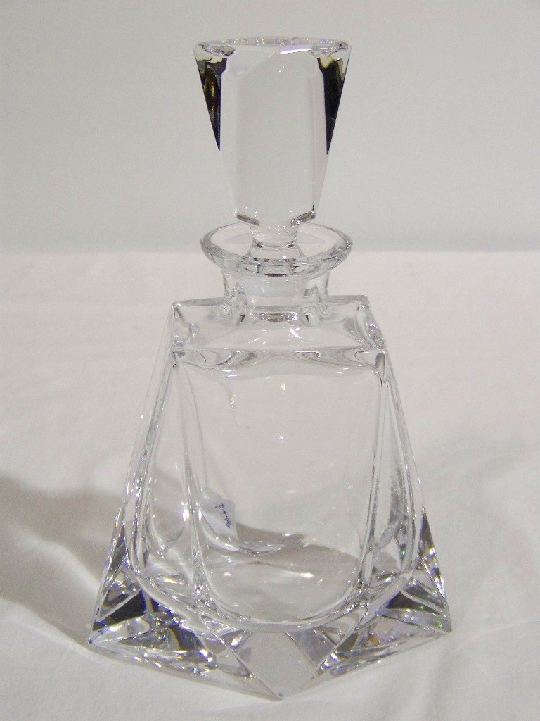 Fine Cubist Modern Style "Atlantis Crystal Decanter: Fine Cubist Modern Style "Atlantis Crystal Decanter". Great decanter standing app.10" tall and app.6" wide.