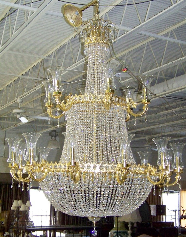 Fine Arts Lighting Crystal & Gold Gilt Chandelier: Fine Arts Lighting Crystal & Gold Gilt Ball Room Chandelier. Has three tiers of wonderful crystal prisms, with 18 Lights on outer sides with more on interior.Retail on this large ball room chandelier 