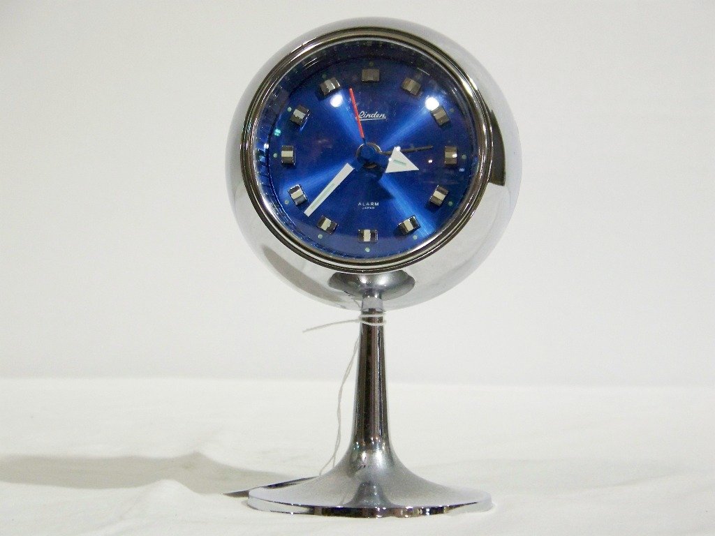Mid C. Modern Linden Chrome Ball Alarm Clock: Mid C. Modern Linden Chrome Ball Alarm Clock. Great working modern ball shaped clock. Has a wonderful Blue face. Clock is app.8" tall and app.4 1/2" wide and app.3" deep.