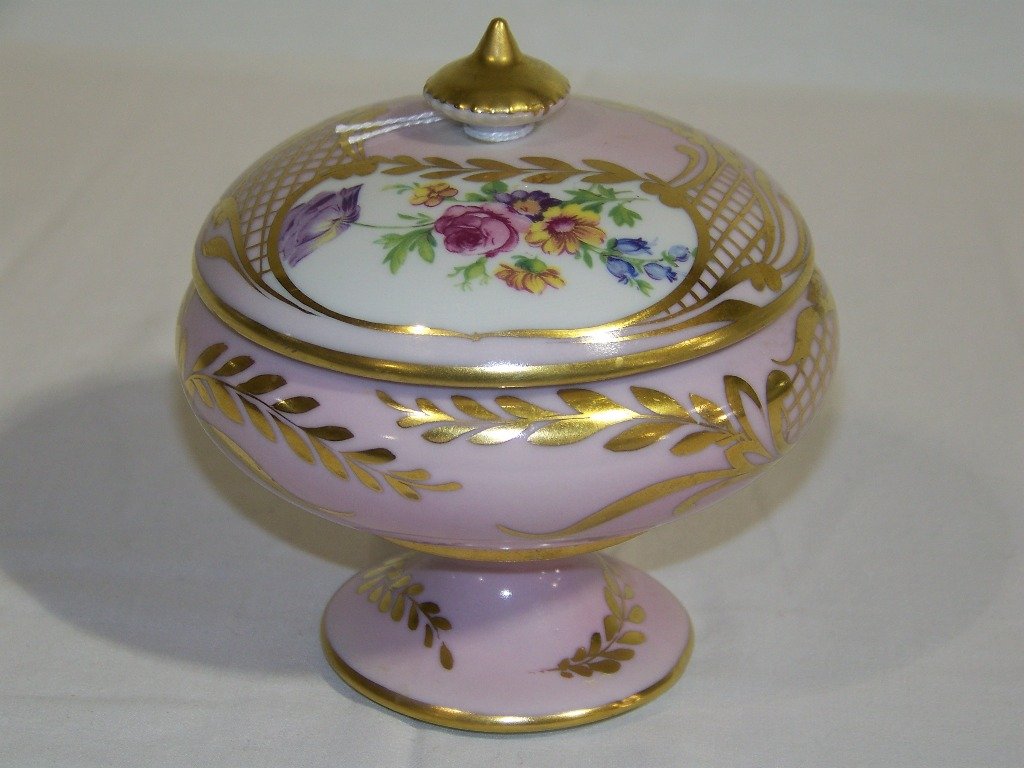 Vintage Hand Painted French Limoges Covered Compote: Vintage Hand Painted French Limoges Covered Porcelain Compote. Has a fine gold gilt with flower decorations. Lidded Compote is app.5 1/4" tall and app.4 3/4" across.