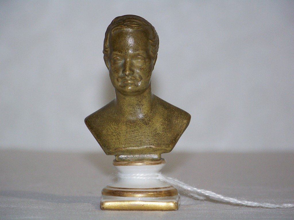 Early KPM Porcelain Bust of Napoleon: Early KPM Porcelain Bust of Napoleon. Great small porcelain bust of Napoleon ??. Stands app.3" tall.