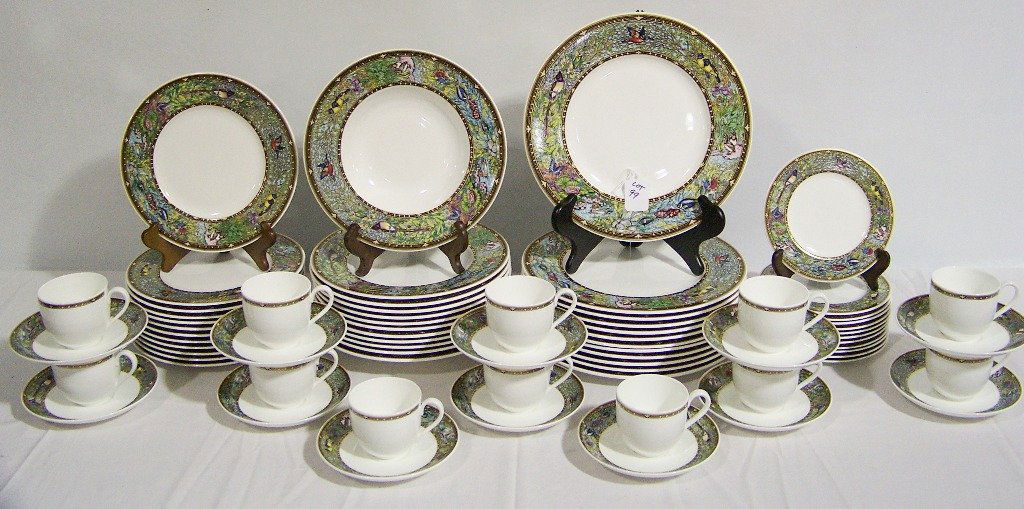 Villeroy & Boch 'Heinrich Vie Sauvage" China For 12: Villeroy & Boch 'Heinrich Vie Sauvage" China For 12. All in like new condition.Total of 72 Pcs.Retired Pattern. Set has: 12 - 10 5/8" Dinner Plates 12 - 9 1/2" Soup Bowls 12 - 8 5/8" Salad Plates 12 -