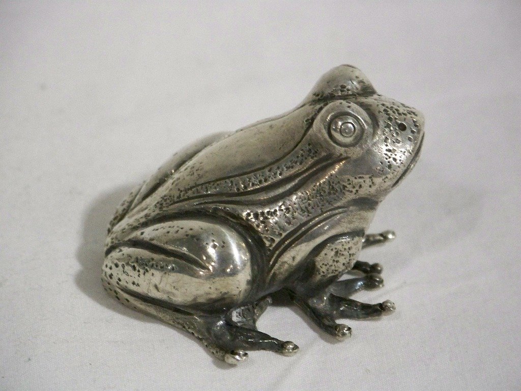 Buccellati Sterling Silver Frog: Buccellati Sterling Silver Frog. Signed on base an is app.2 3/8" long.
