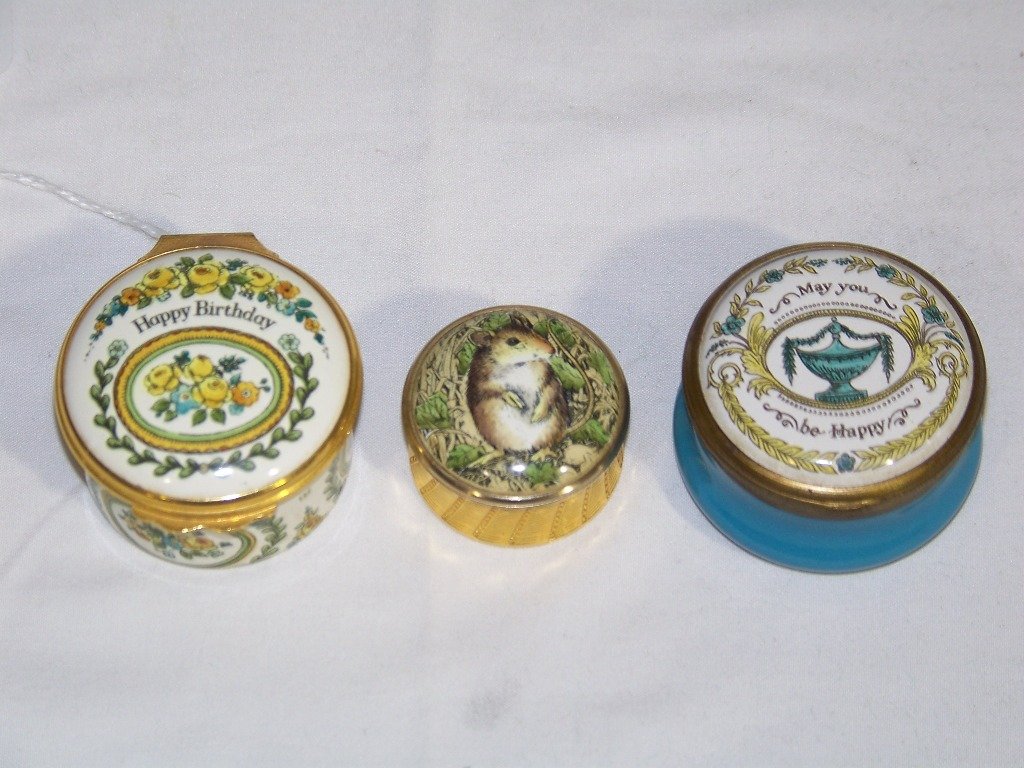 3 Vintage Halcyon Days Hand Painted Dresser Boxes/Pill: 3 Vintage Halcyon Days Hand Painted Dresser Boxes/Pill Boxes.Largest is app.2" deep and app.1" tall.