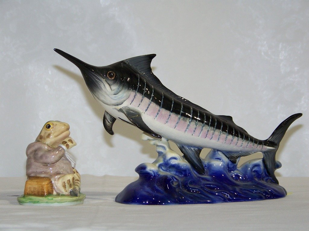 Vintage Beswick Marlin & Beatrix Potter "Jeremy Fisher": Vintage Beswick Marlin & Beatrix Potter "Jeremy Fisher".Marlin is app.10 1/2" long,(has repair to fin as shown).Frog is app.3 1/4" tall.