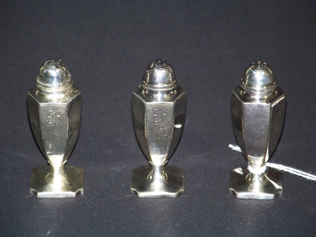 3 Vintage Reed & Barton Urn Shaped Salt & Peppers: 3 Vintage Reed & Barton Urn Shaped Salt & Peppers. Each is app.2 1/2" tall and each is monogrammed. Weight is 1.81 troy