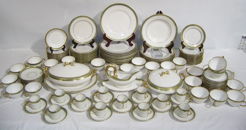 103 Pcs of D&C Limoges Dinner Service: 103 Pcs of D&C Limoges Dinner Service.Great set with: 9 - 9 5/8" dinner plates 5 - 9 1/4" bowls 10 - 7 1/2" Salad Plates 10 - 5 3/4" bowls 11 - 6 1/4" bread plates 5 - Double handled cups 6 Saucers 10