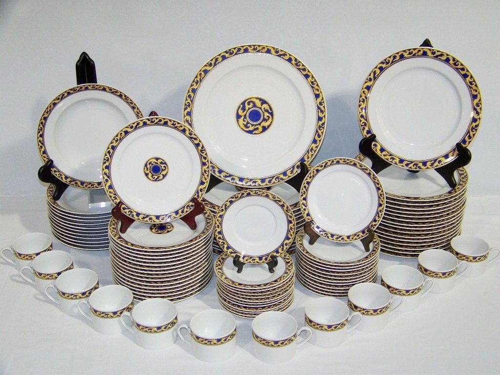 92 Pcs Rosenthal "Renaissance" Dinner Service for 12: 92 Pcs Rosenthal "Renaissance" Dinner Service for 12. Great set in new condition with the following. 12 - 12 1/4" Chargers 16 - 10 1/4" dinner plates 12 - 9 1/4" soup bowls 16 - 8 1/4" Salad plates 12