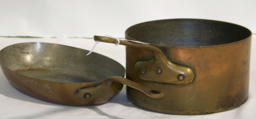 Pair Vintage Country Kitchen Copper Cooking Pans: Pair Vintage Country Kitchen Copper Cooking Pans.Has a 15 5/8" long skillet and a 4" tall and 14" across pot.