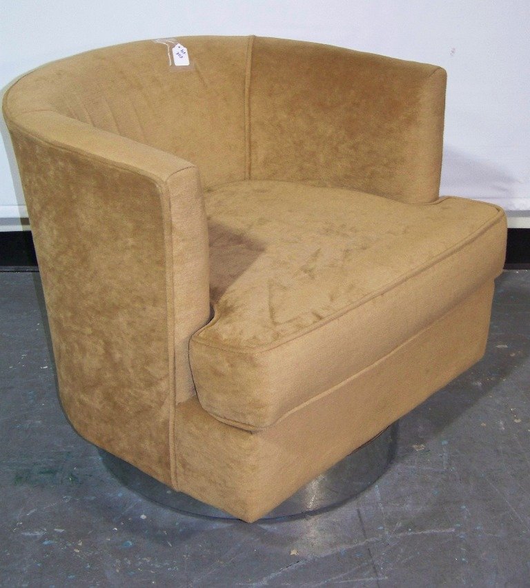 Killer Mid C. Modern Chrome Based Swivel Chair: Killer Mid C. Modern Chrome Based Swivel Chair. Great chair in a beige color fabric.Chair is app.25" tall,app.28 1/2" wide and app.30" deep resting on a round Chrome base.