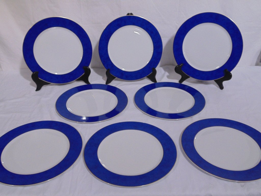 8 Haviland Limoges " Lave Vaisselle " 11 3/4" Plates: 8 Haviland Limoges " Lave Vaisselle " 11 3/4" Plates.Great set of Knew plates, each in a lapis color with gold trim.Haviland Limoges lave vaisselle pattern