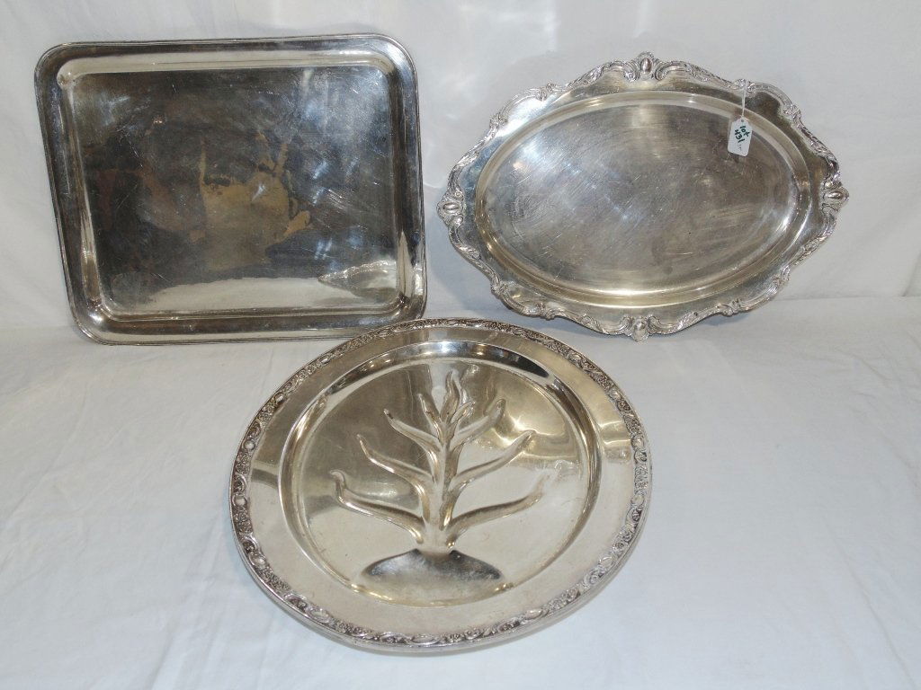 3 Large Vintage Silver Plate Serving Trays: 3 Large Vintage Silver Plate Serving Trays.Set has a Wilcox tray in the Rochelle pattern (19 3/8" x 13 1/2"), a 20" x 15 1/2" oval tray by Rogers in the Victorian Rose pattern and a rectangular nickel