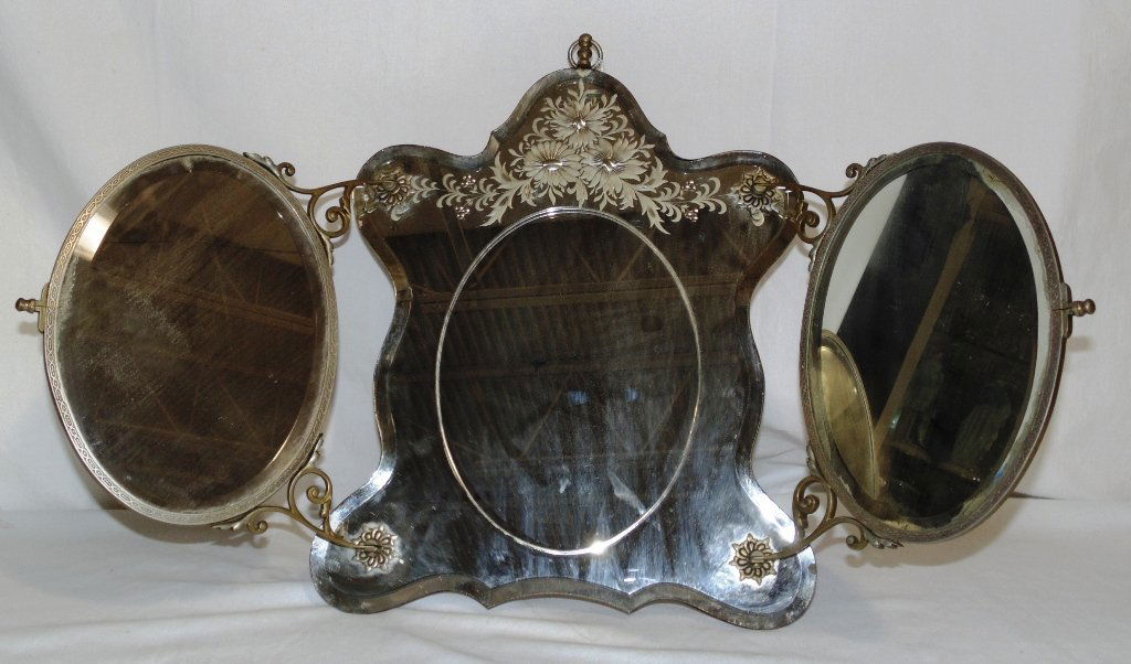 19th C.Fine Mirrored Back Tri Fold Lady's Vanity Mirror: 19th C.Fine Mirrored Back Tri Fold Lady's Vanity Mirror.Mirror can be used on vanity or can be hung on the wall.Center mirror has Flowers at top and a hand cut oval to center,two side mirror have bron