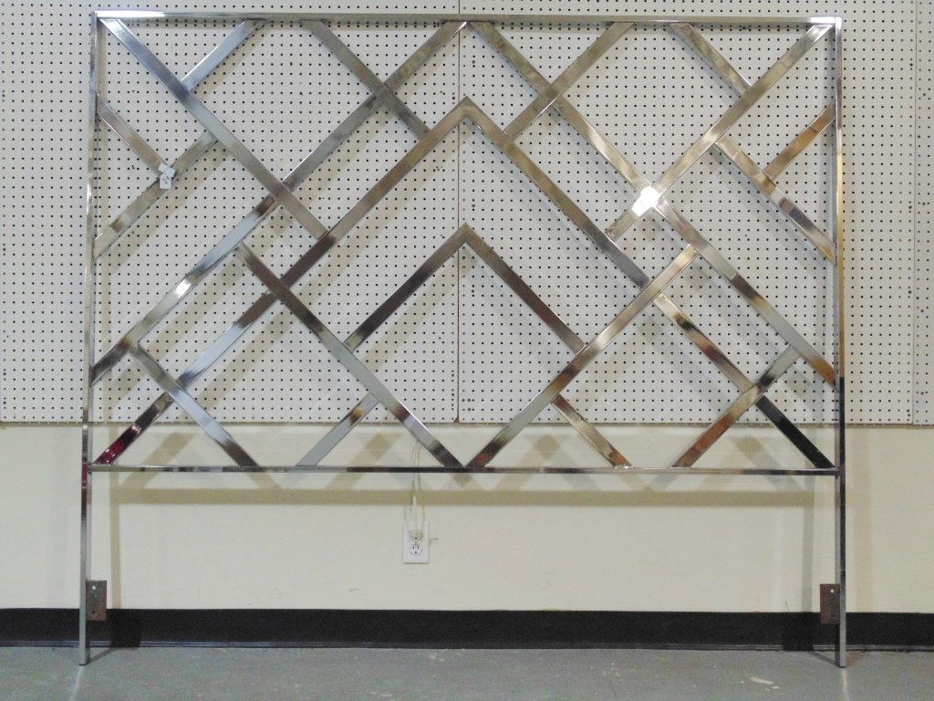 Mid C. Modern Chrome King Headboard "Milo Baughman": Mid C. Modern Chrome King Headboard "Milo Baughman". A large chrome headboard in the manner of Baughman.Stands app.5'6" 1/2" tall,6'6" wide.