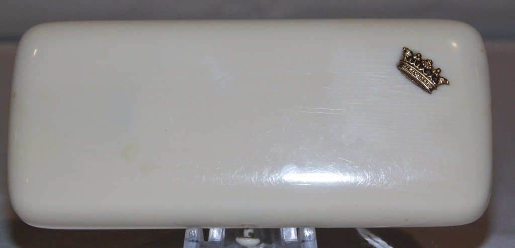 A Fine 19th C. Ivory & 18kt. Gold Etui: A Fine 19th C. Ivory & 18kt. Gold Etui. Great set in a Ivory case with a 18ky thimble and scissors.Case is app.4 1/2" long and app.2" wide. From the Estate of Neil Letson.