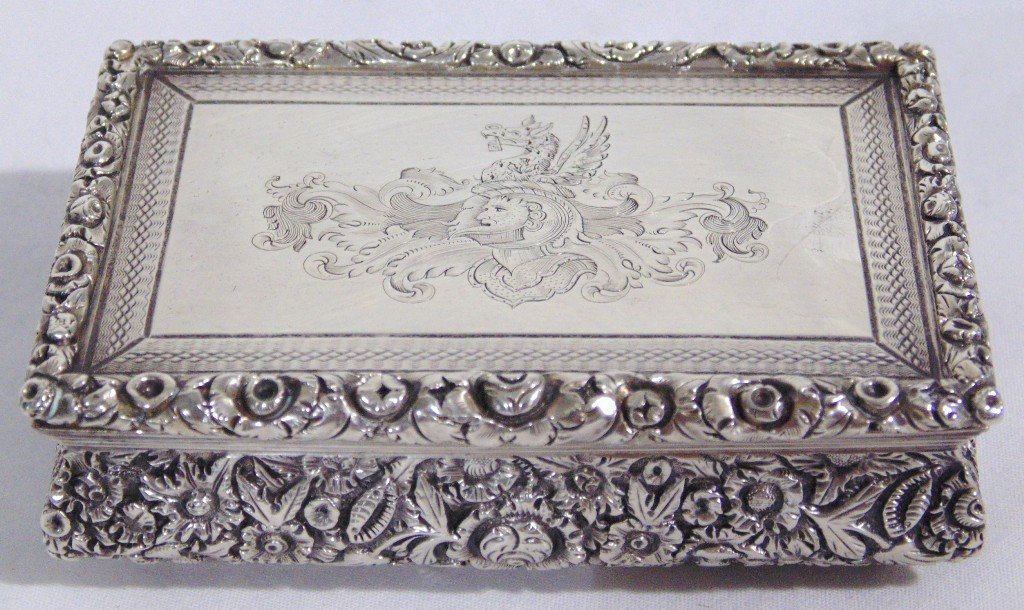 19th C.Silver Gilt Presentation Snuff Box,T.Willmore,: 19th C.Silver Gilt Presentation Snuff Box,Thomas Willmore,.Great snuff box with floral applied decorations and machine turned on base and hand chased floral decorations to sides..Date mark for 1827.Bo