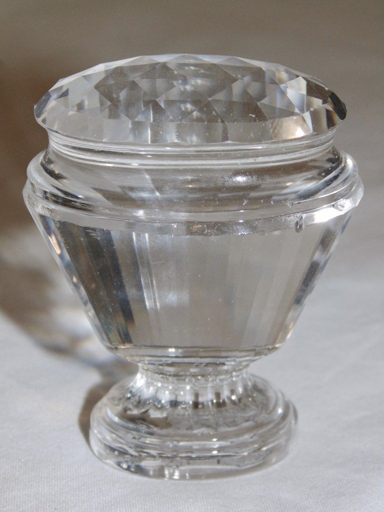 19th C. ENGLISH CRYSTAL ARMORIAL DESK SEAL: This is a 19th C. English faceted crystal armorial desk seal. It is 2 1/4" high x 1 1/8" wide. Provenance: The Estate of Neil Letson
