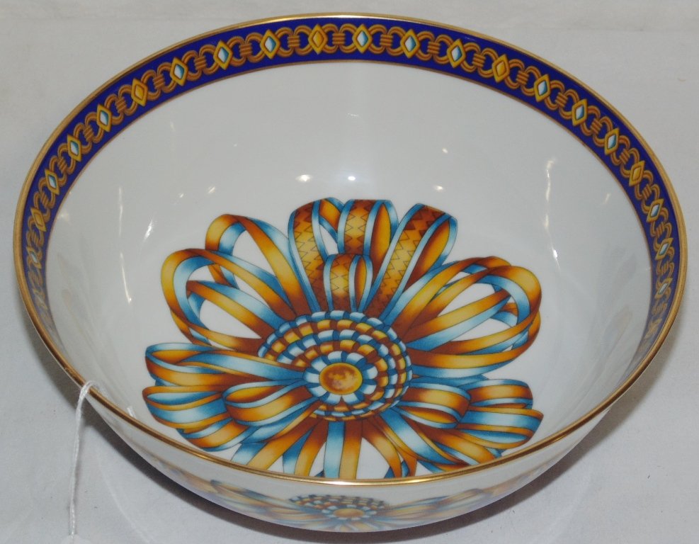 HERMES "Cocarde de Soie" Porcelain 9 3/8" Serving Bowl: HERMES "Cocarde de Soie" Porcelain 9 3/8" Serving Bowl. Great bowl in like new condition. THIS ITEM IS BEING RE SOLD FOR NON PAYMENT FROM: Richard Stone AKA RICHARD STEIN 24 Tanners Neck Lane Remsenbe