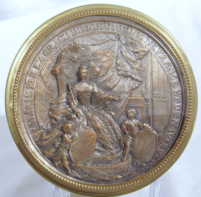 19th C. Bronze Medallion Seal Box, Marie-Antoinette: 19th C. Bronze Medallion Seal Box,Has inscription on bronze medallion that states:Marie Par la Grace de Dieu Reine de France et de Navarre. Great brass an Bronze seal box.With a bronze style medallion