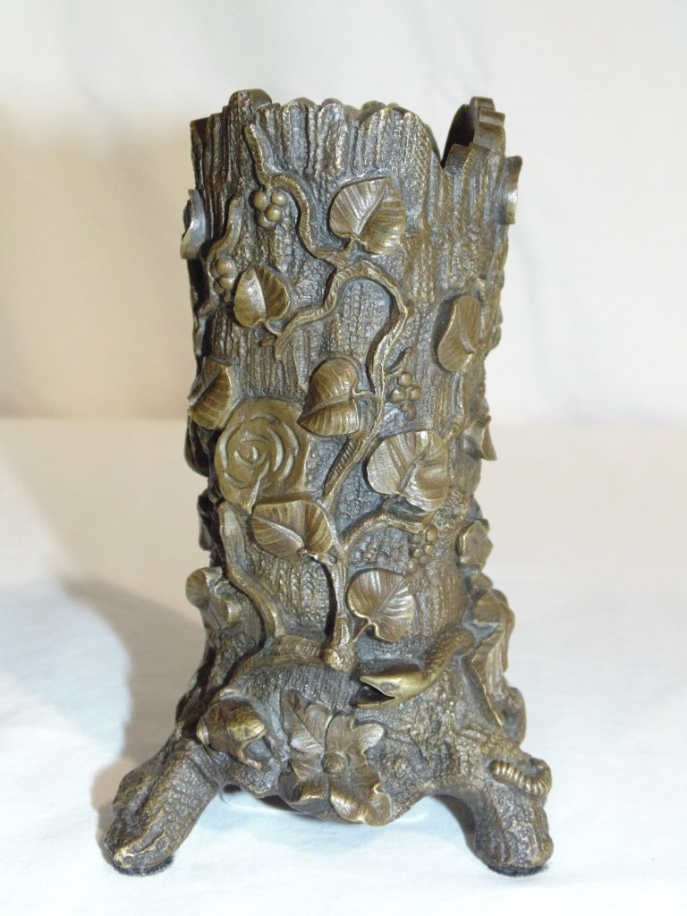 19th C. Bronze Pen Holder, Form of Tree w/Snakes,Snail,: 19th C. Bronze Pen Holder, Form of Tree with Snakes,Snail,Lizards and a Frog on a tree trunk style with vines and Berry's.Pen holder/vase is app.5" tall. From the Estate of Neil Letson.