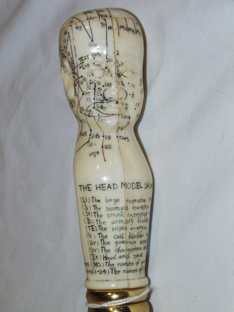 OLD ENGLISH BONE ACUPUNCTURE HEAD CANE: This lot is for an old English bone head handle 4 1/2" long. The head has markings for acupucture points. The markings state - "Four Kinds of Acupuncture Points" The totol lenght is 35 1/2". Provenanc