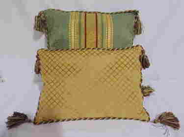 Pair Of Passamaneria Toscana Down Filled Pillows May 31 2014 K M Auction Liquidation Sales Ltd In Fl