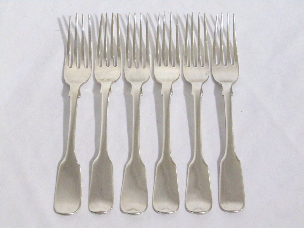 6 George III Sterling,William Eaton & William Colling F: 6 George III Sterling,William Eaton & William Colling Forks. Great set of 6 with three by William Eaton and three by William Colling.Each is 6 3/4" long in the Fiddle pattern.Weight is 9.40 troy. From