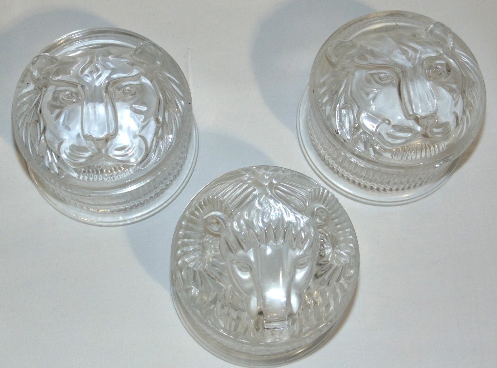 3 VINTAGE VAL ST. LAMBERT ANIMAL LIDDED DRESSER BOXES: 3 VINTAGE VAL ST. LAMBERT ANIMAL LIDDED DRESSER BOXES.GREAT SET OF 3 WITH 2 HAVING LION FACES AN OTHER WITH A RAMS HEAD.EACH IS SIGNED ON BASE AND EACH IS APP.3" TALL AND 3" WIDE.