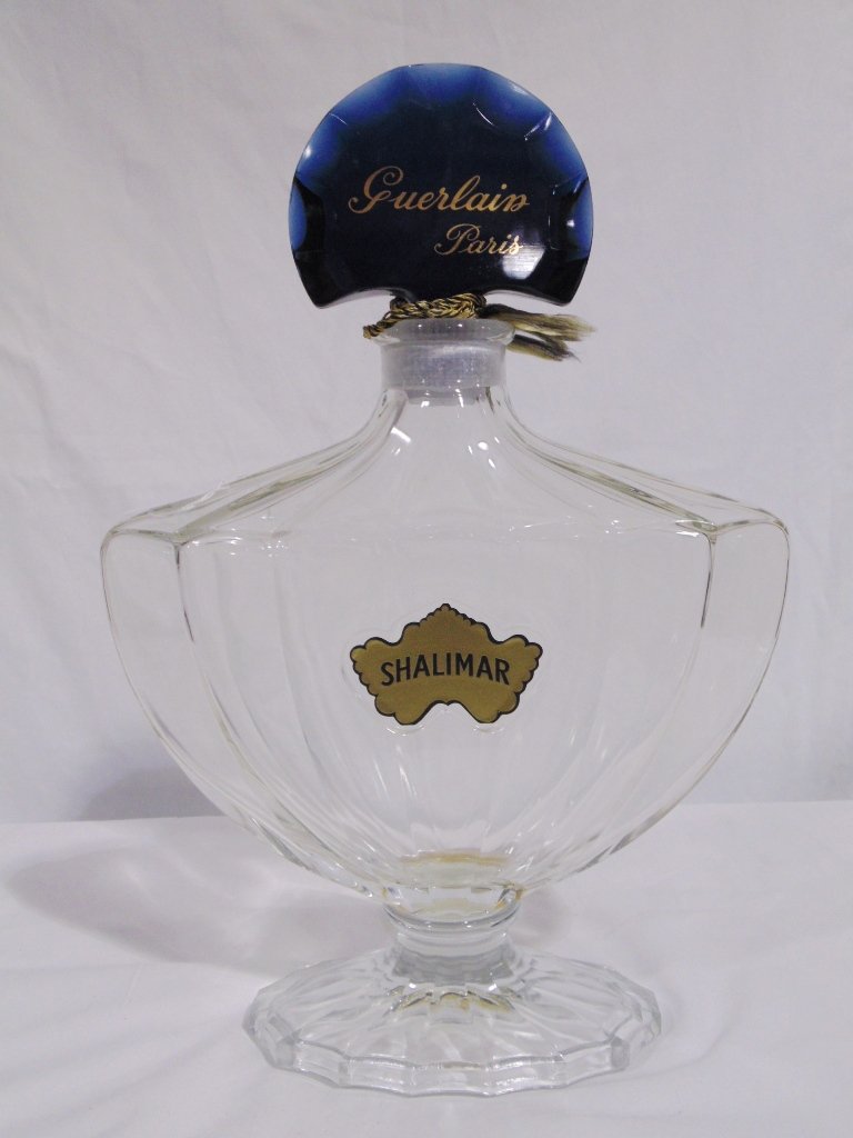 Vintage Guerlain SHALIMAR Dummy Factice Perfume Display: Vintage Guerlain SHALIMAR Dummy Factice Perfume Display Bottle. The crown jewel of Factice bottles is the 15" tall SHALIMAR. A super fine pc. which is 15" tall,10 3/4" wide and app. 3 1/4" deep.Has GU